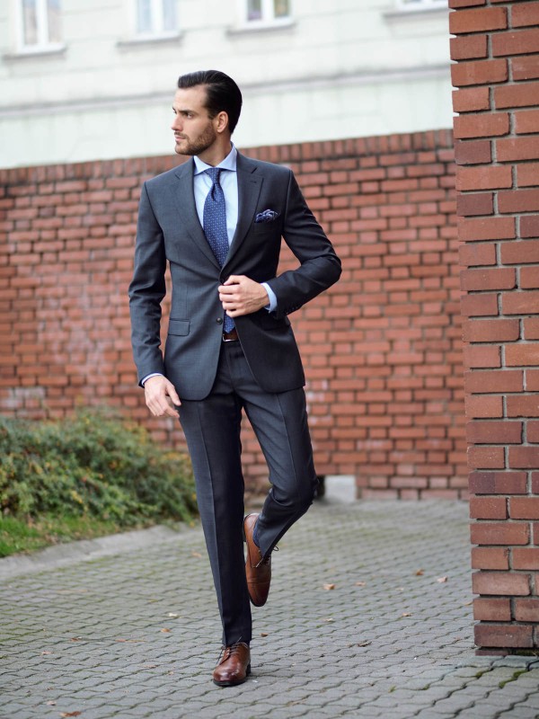 Grafitový pánský oblek šitý na míru